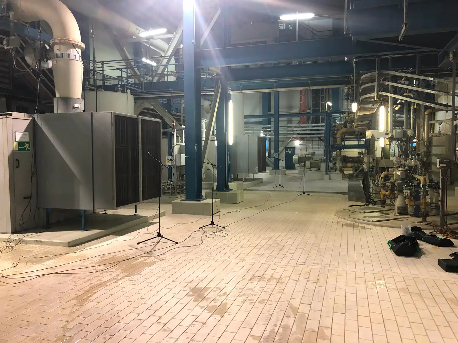 Acoustic measurement on an industrial system as the basis for noise-control design